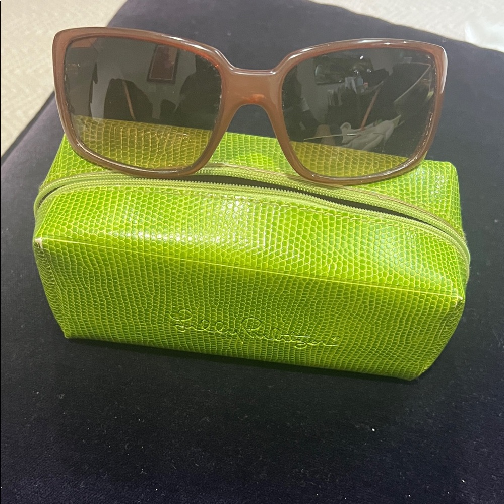 Lilly Pulitzer Brown Sunglasses with 2.00Reader section & pink/brown animalarms